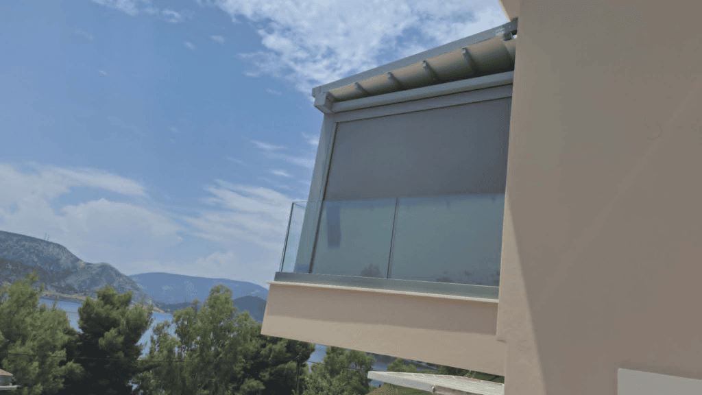 Διάτρητο πανί σκίασης, ιδανικό για οικίες στην περιοχή της Λιβαδειάς.