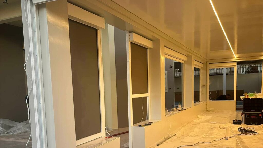 Διάτρητο πανί σκίασης, ιδανικό για οικίες στην περιοχή της Λιβαδειάς.